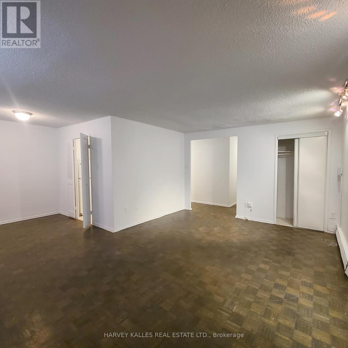 4 - 570 EGLINTON AVENUE W