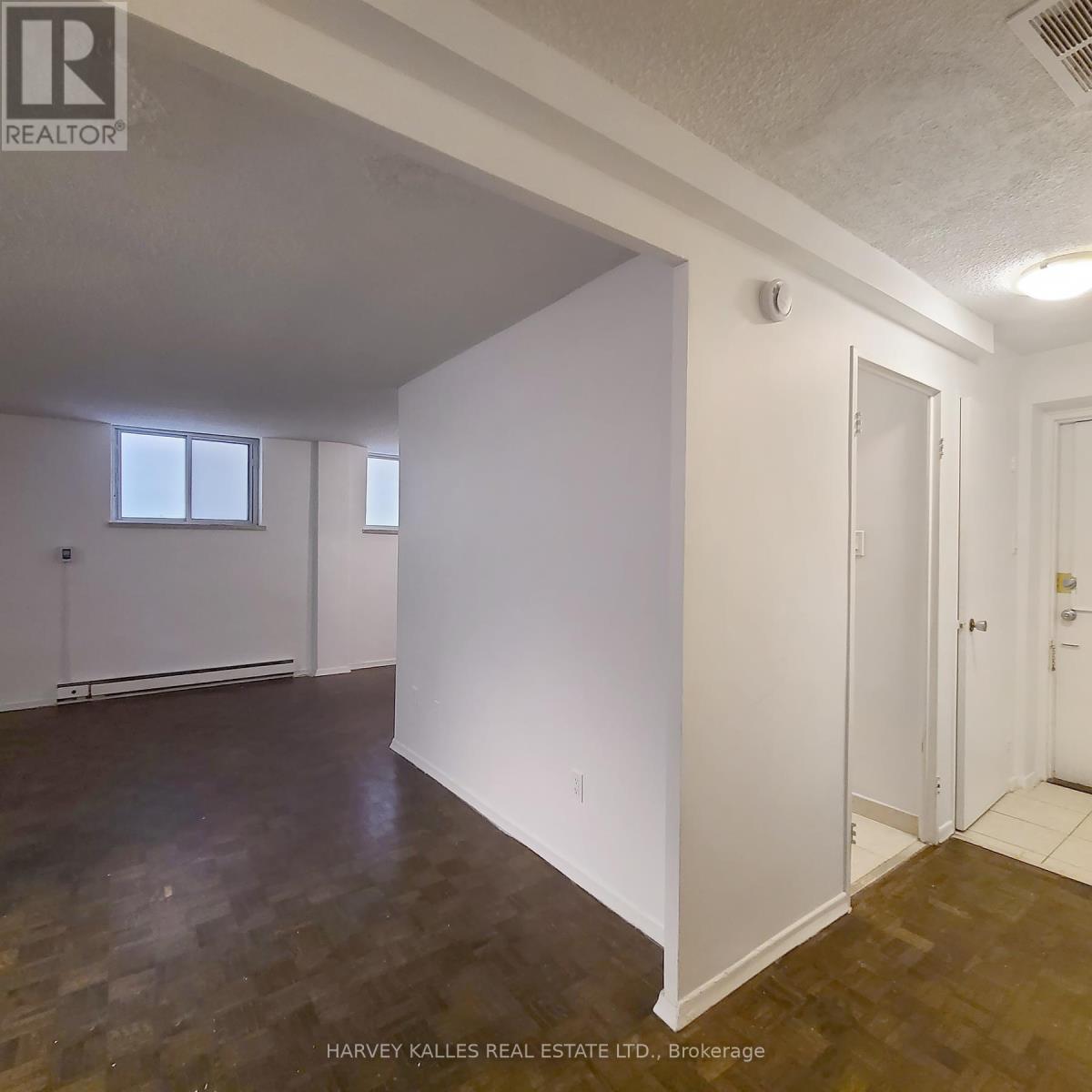 4 - 570 EGLINTON AVENUE W