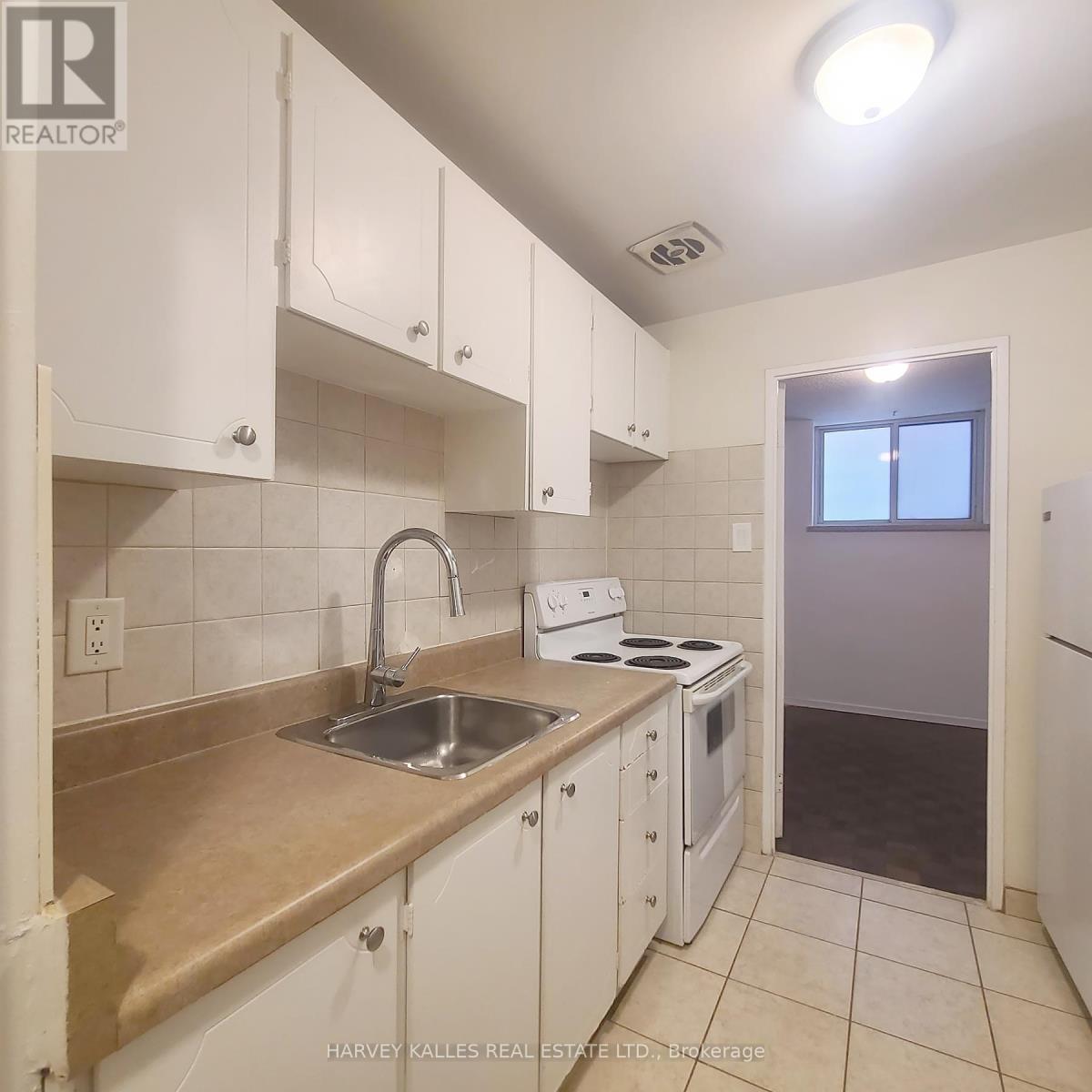 4 - 570 EGLINTON AVENUE W