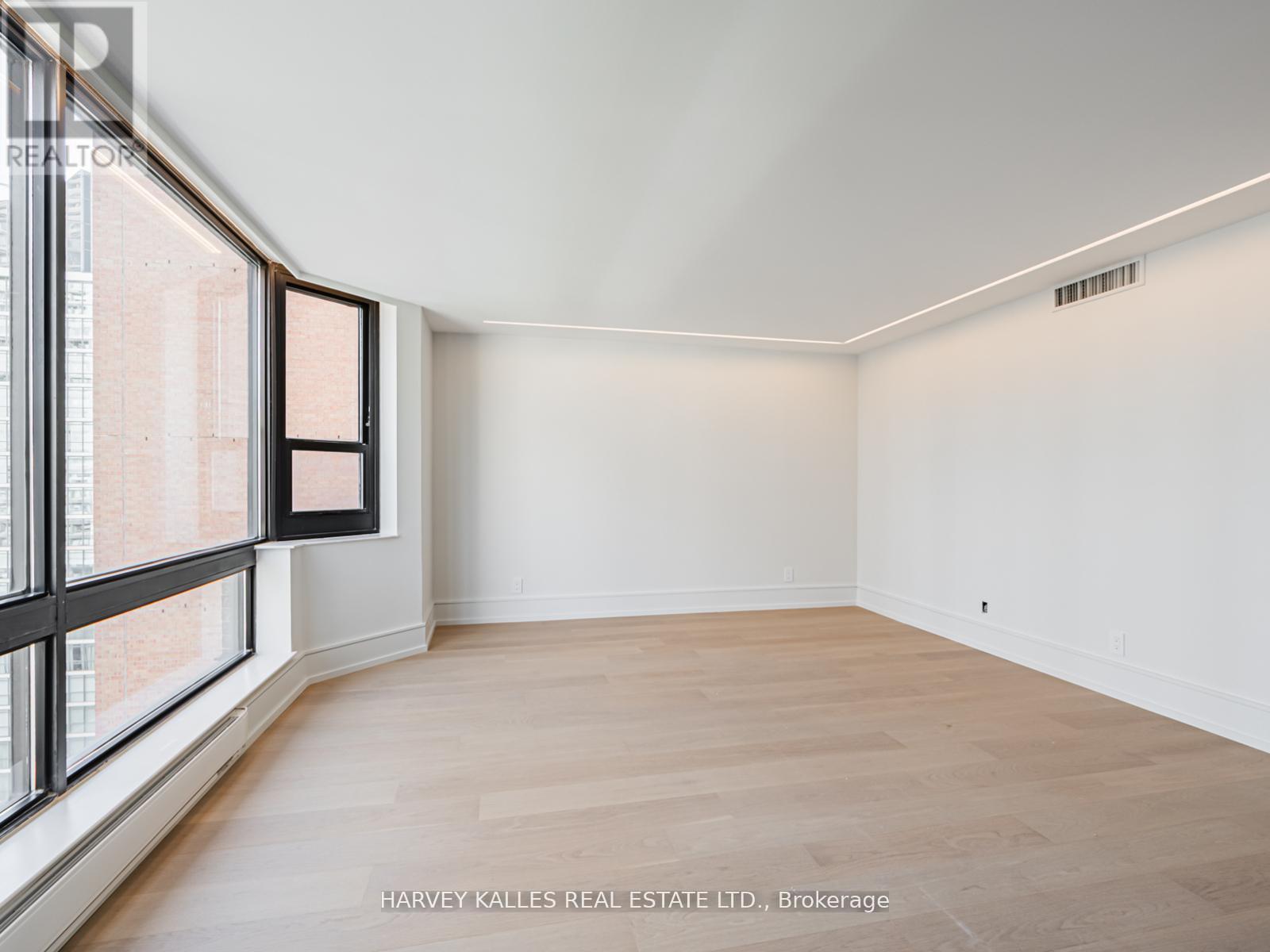 1703 - 1166 BAY STREET