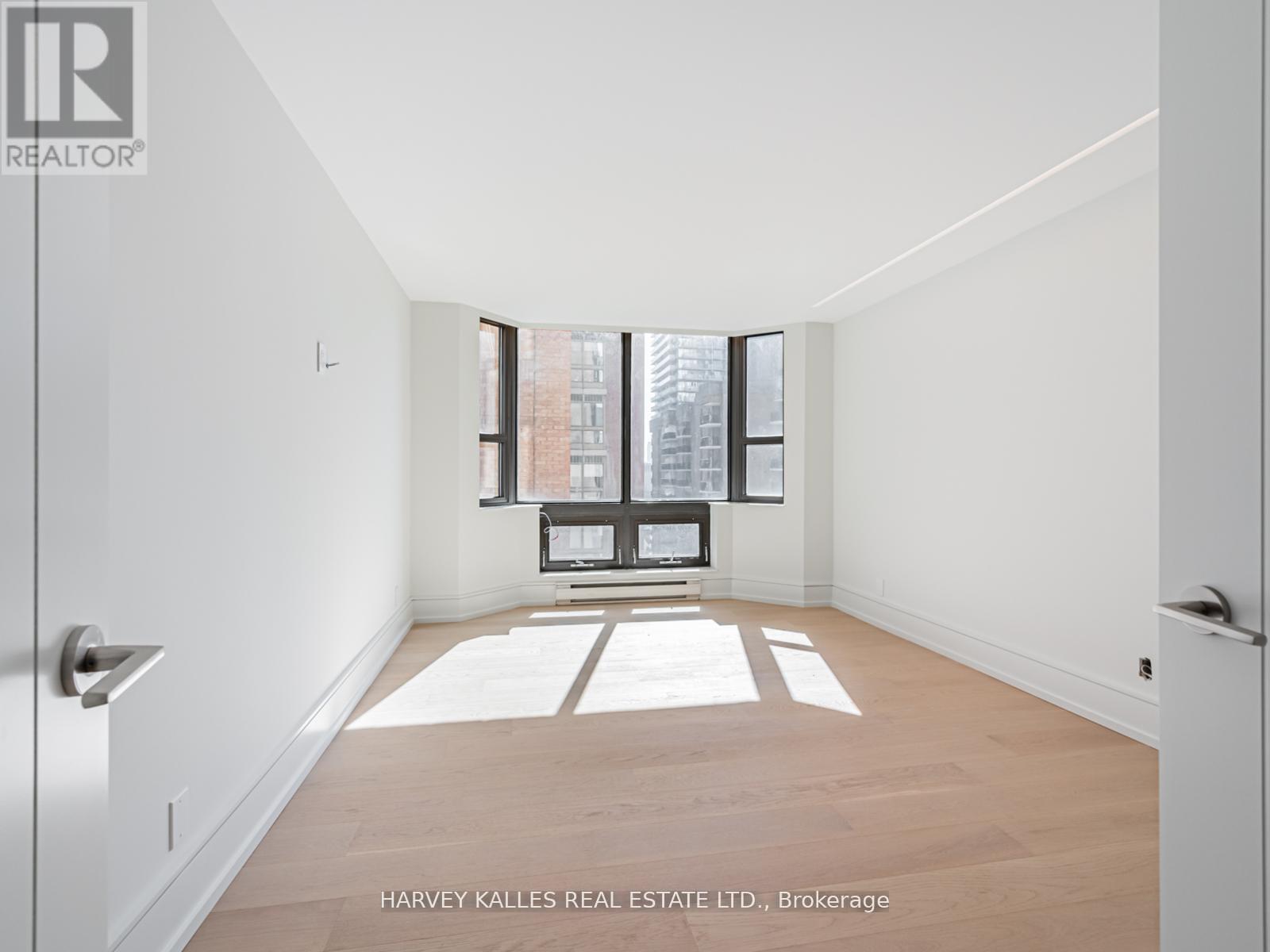 1703 - 1166 BAY STREET