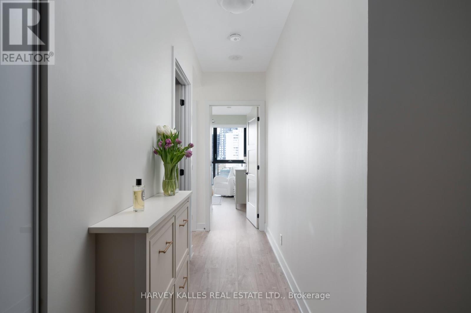 604 - 11 LILLIAN STREET