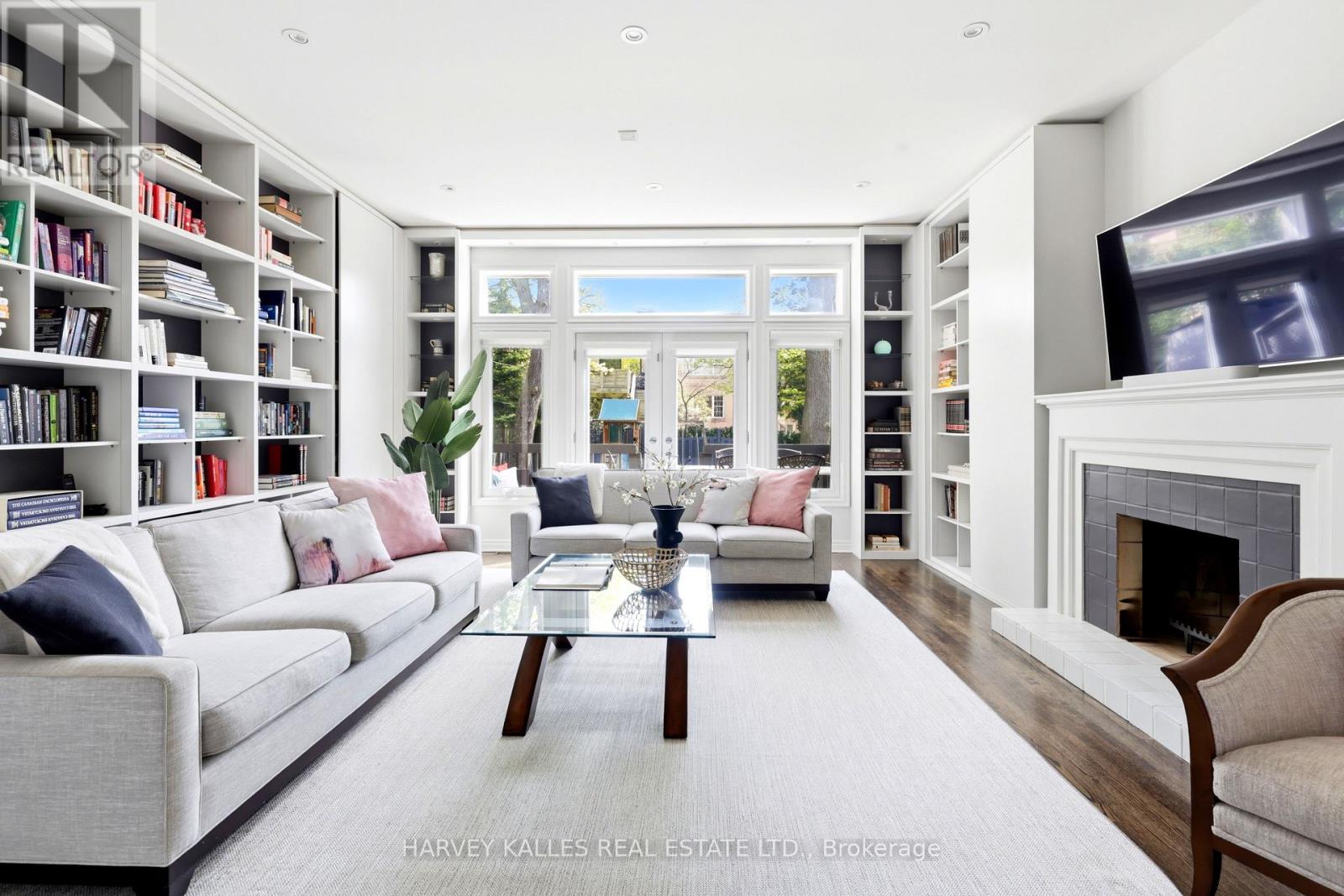 1065 SPADINA ROAD