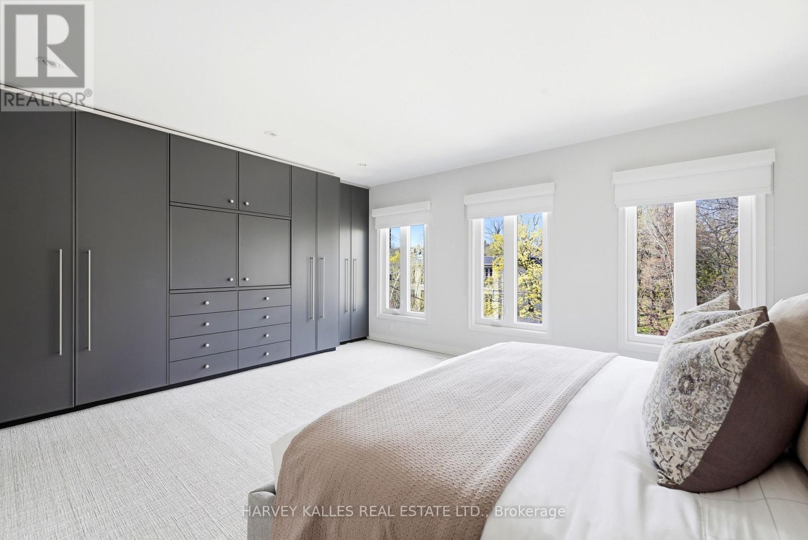 1065 SPADINA ROAD
