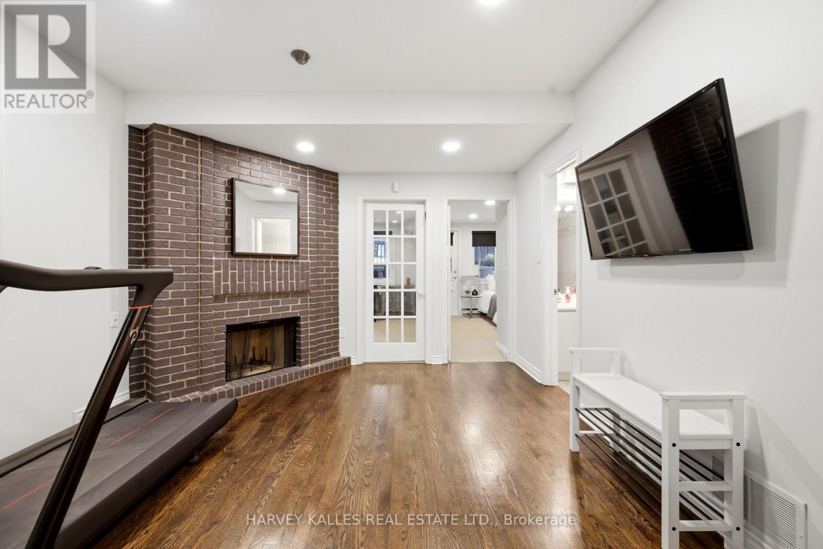 1065 SPADINA ROAD