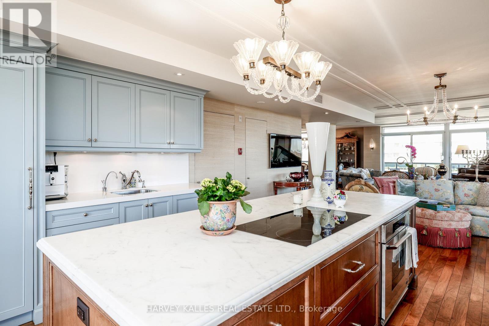 801 - 2600 BATHURST STREET