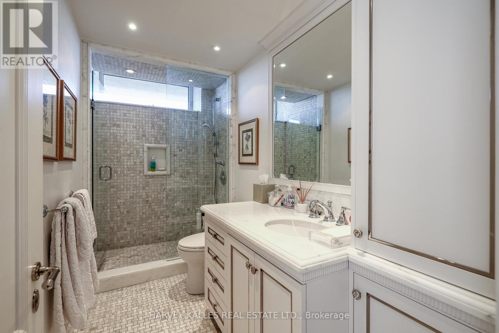 801 - 2600 BATHURST STREET