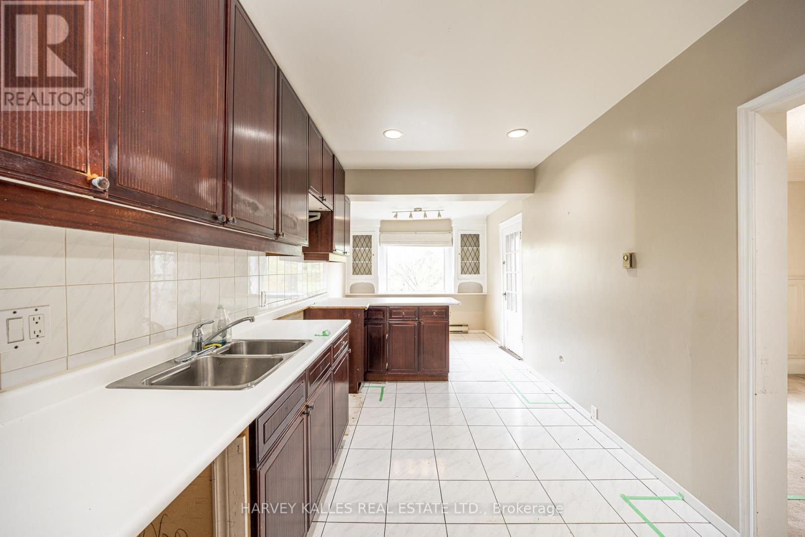 701 ORIOLE PARKWAY