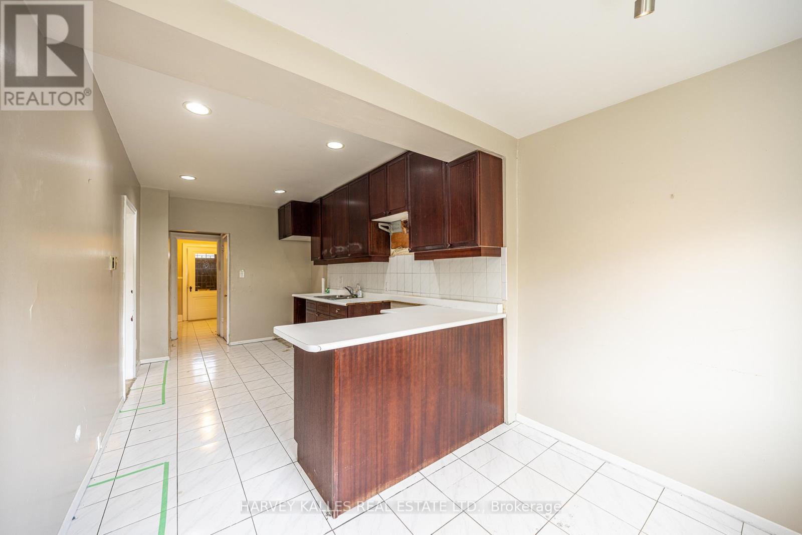 701 ORIOLE PARKWAY