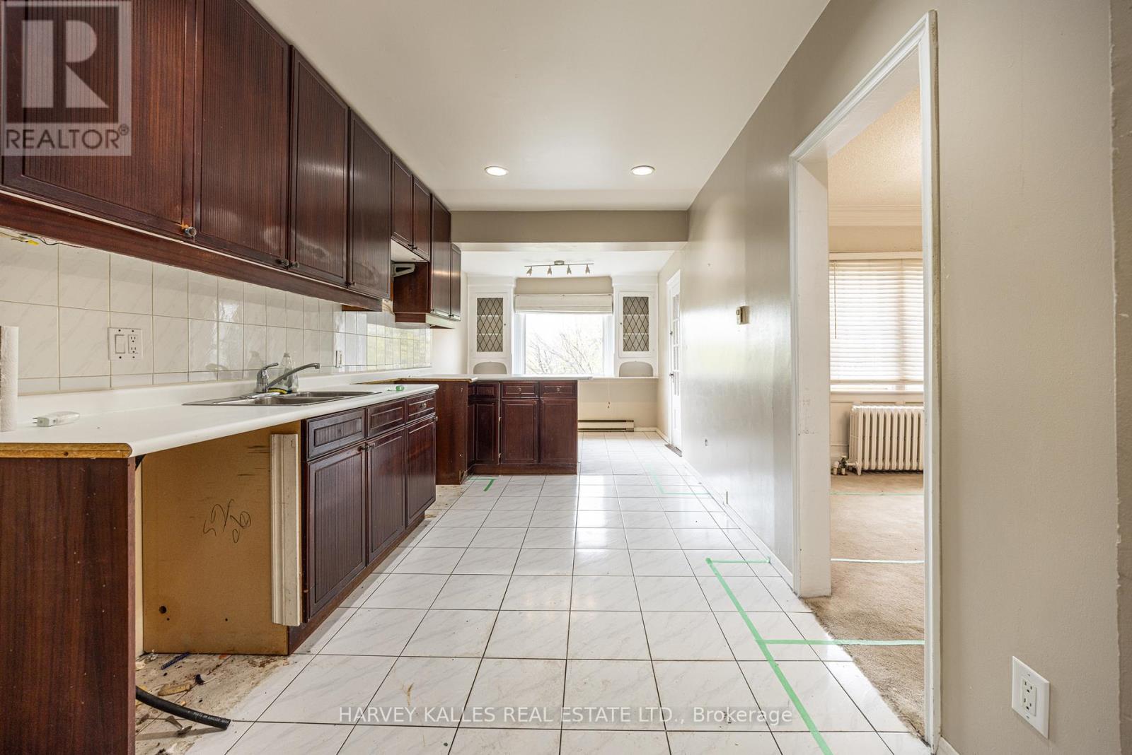 701 ORIOLE PARKWAY