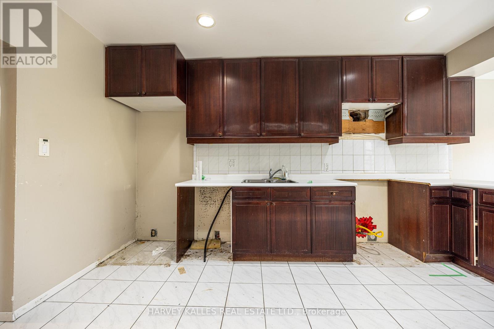 701 ORIOLE PARKWAY