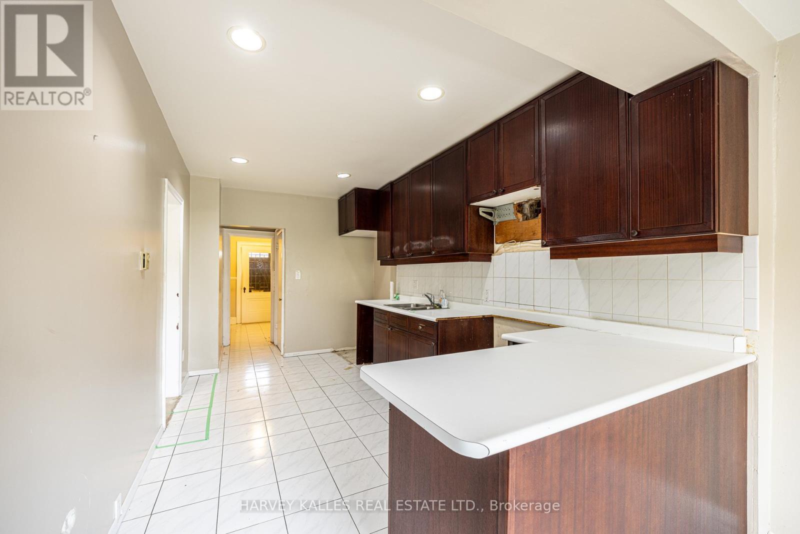 701 ORIOLE PARKWAY
