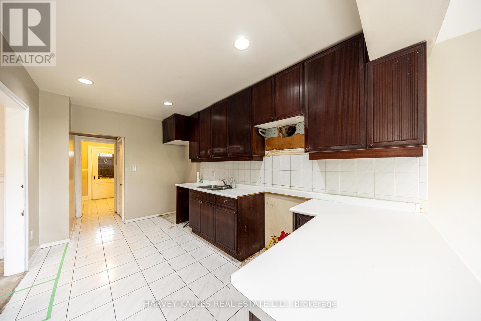 701 ORIOLE PARKWAY