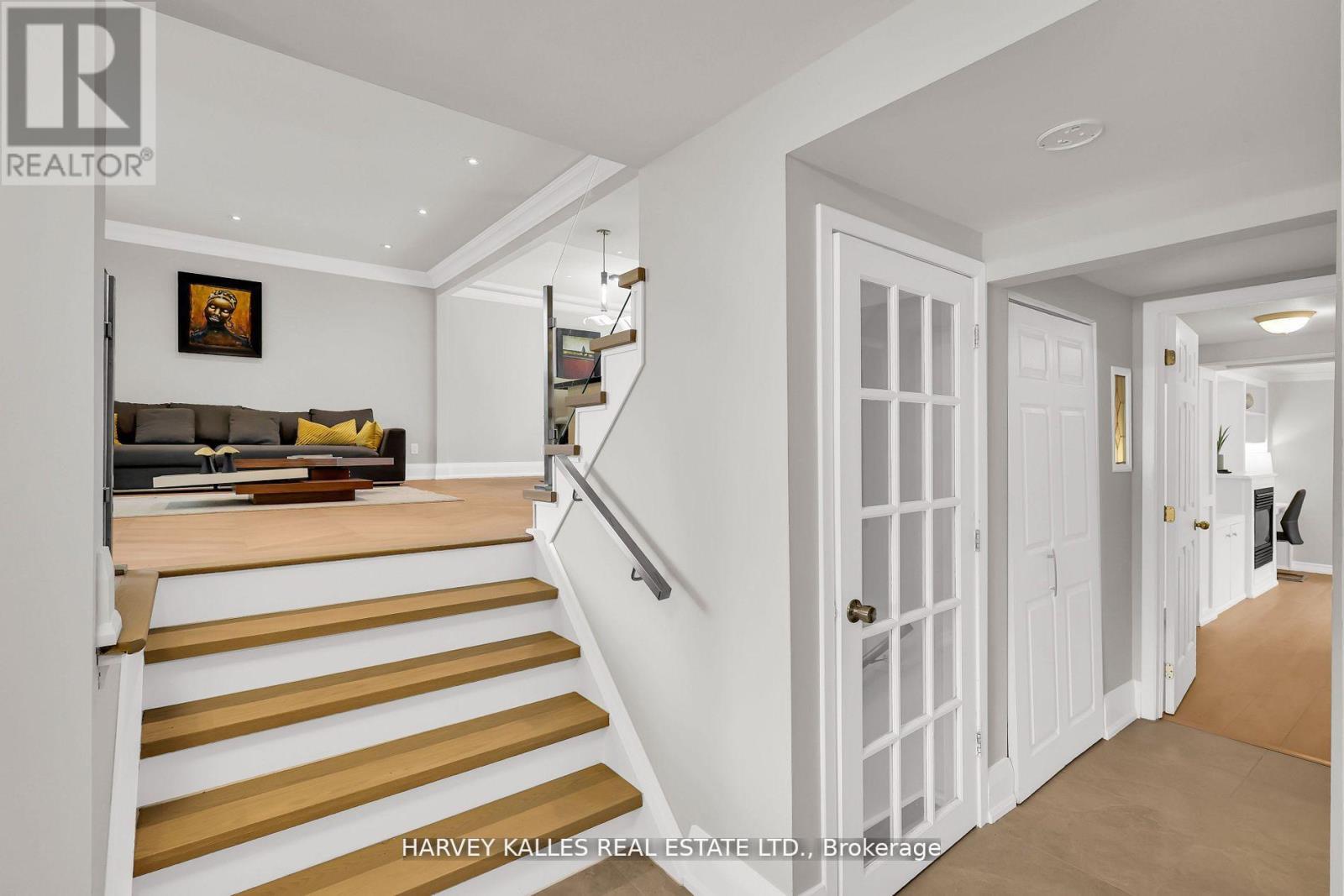 16 WEDGEPORT PLACE