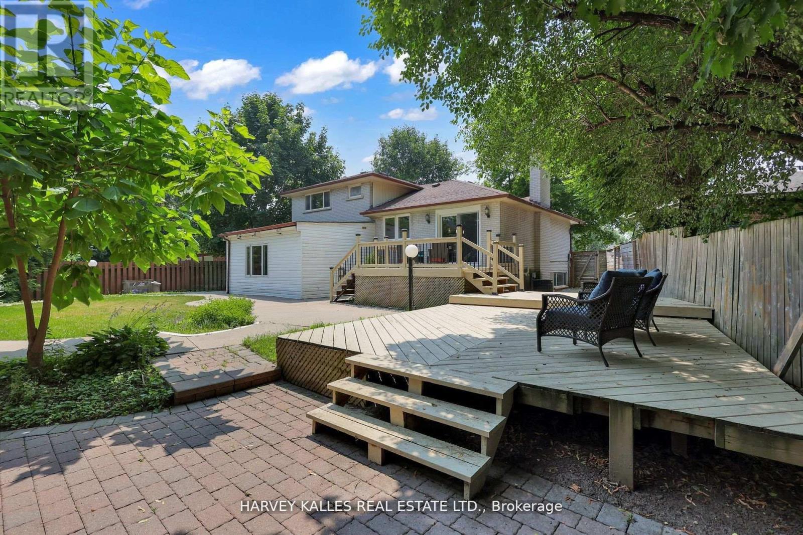 16 WEDGEPORT PLACE