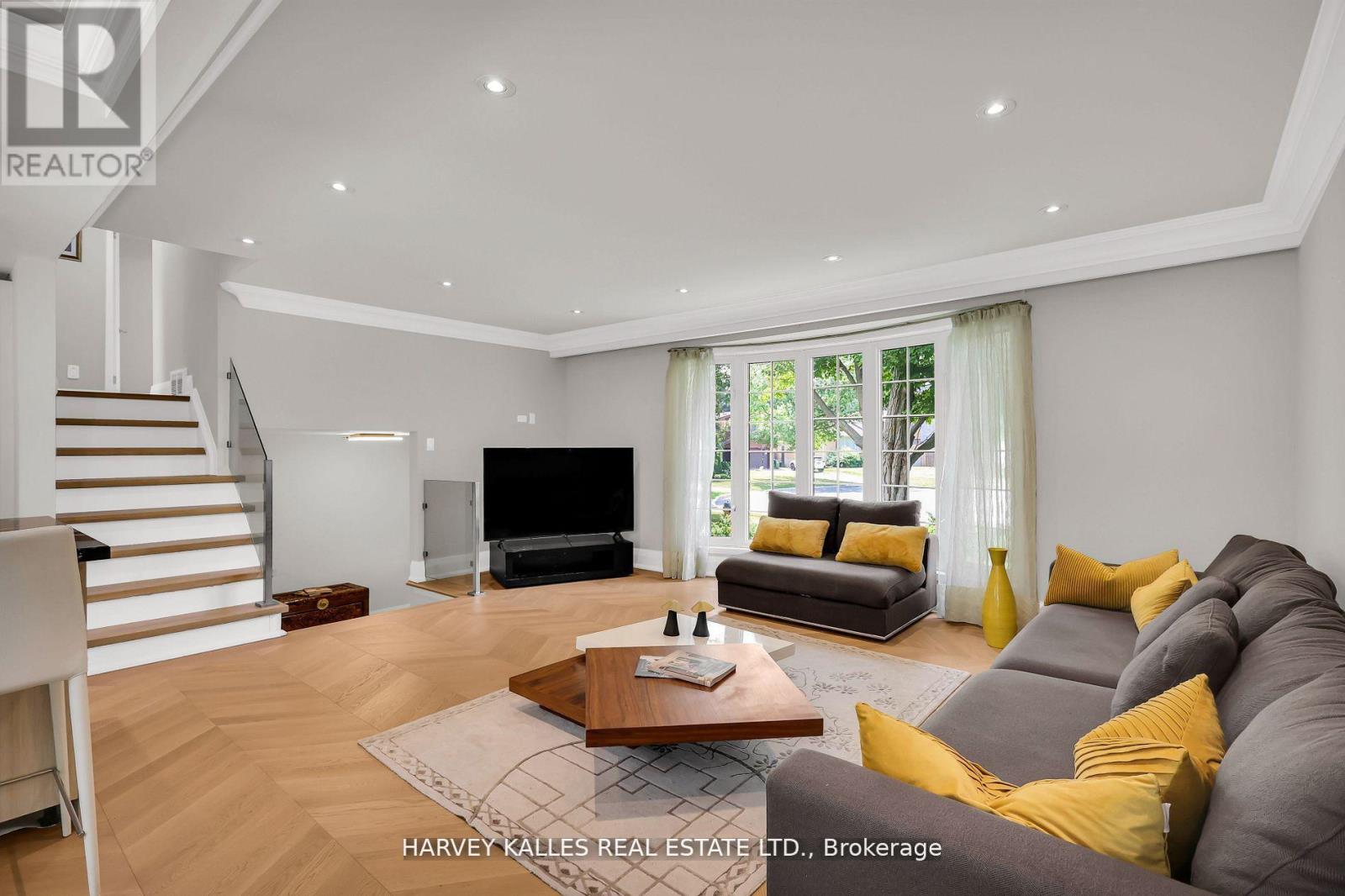 16 WEDGEPORT PLACE