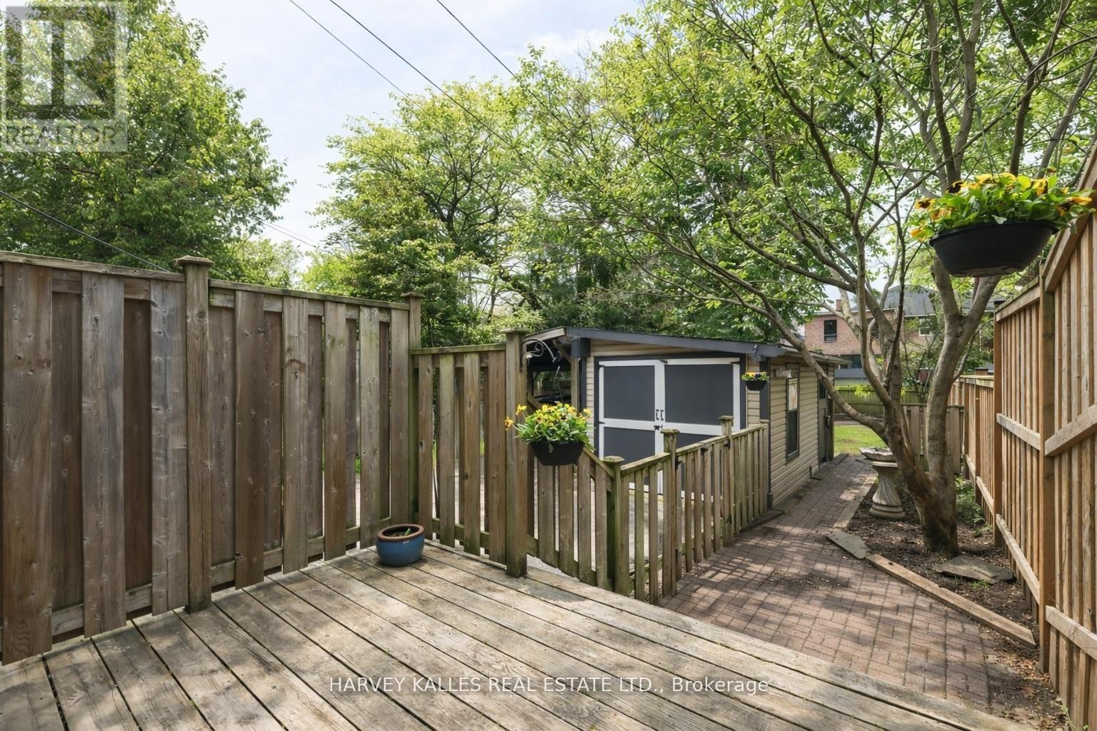 683 HILLSDALE AVENUE E