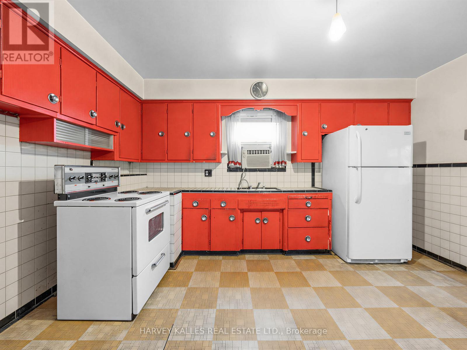 12 INVERMAY AVENUE