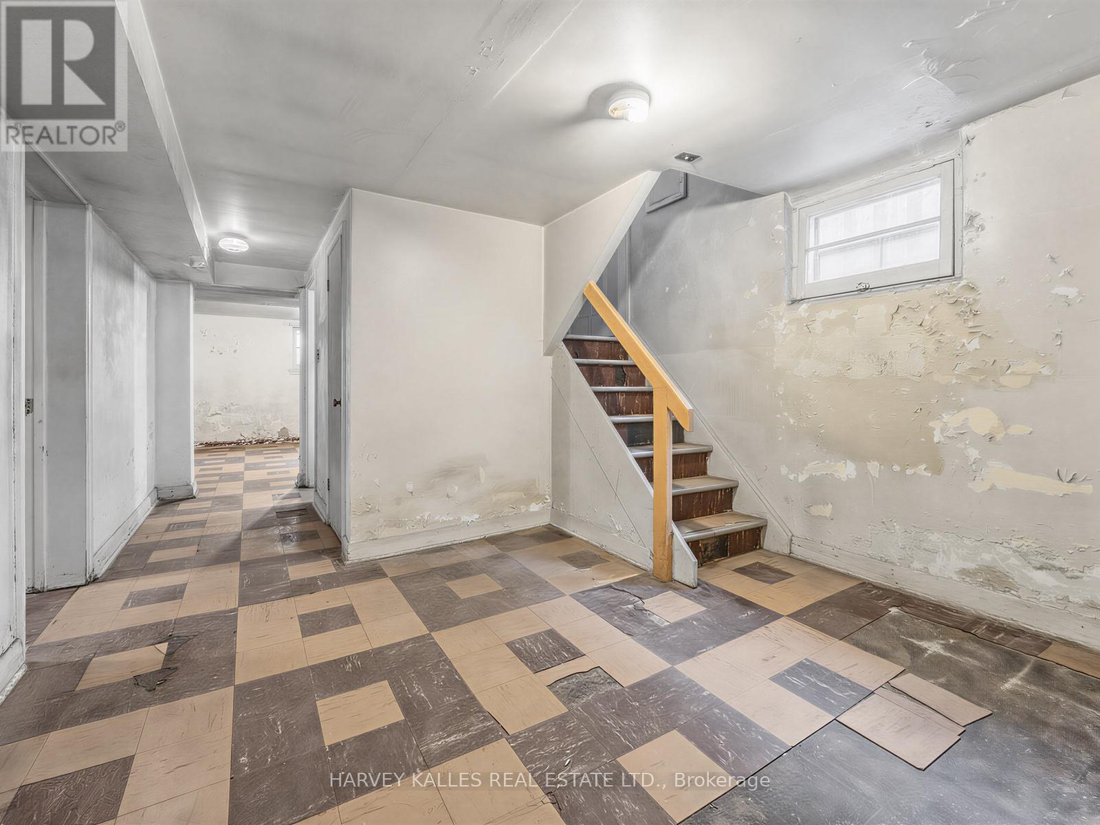 12 INVERMAY AVENUE