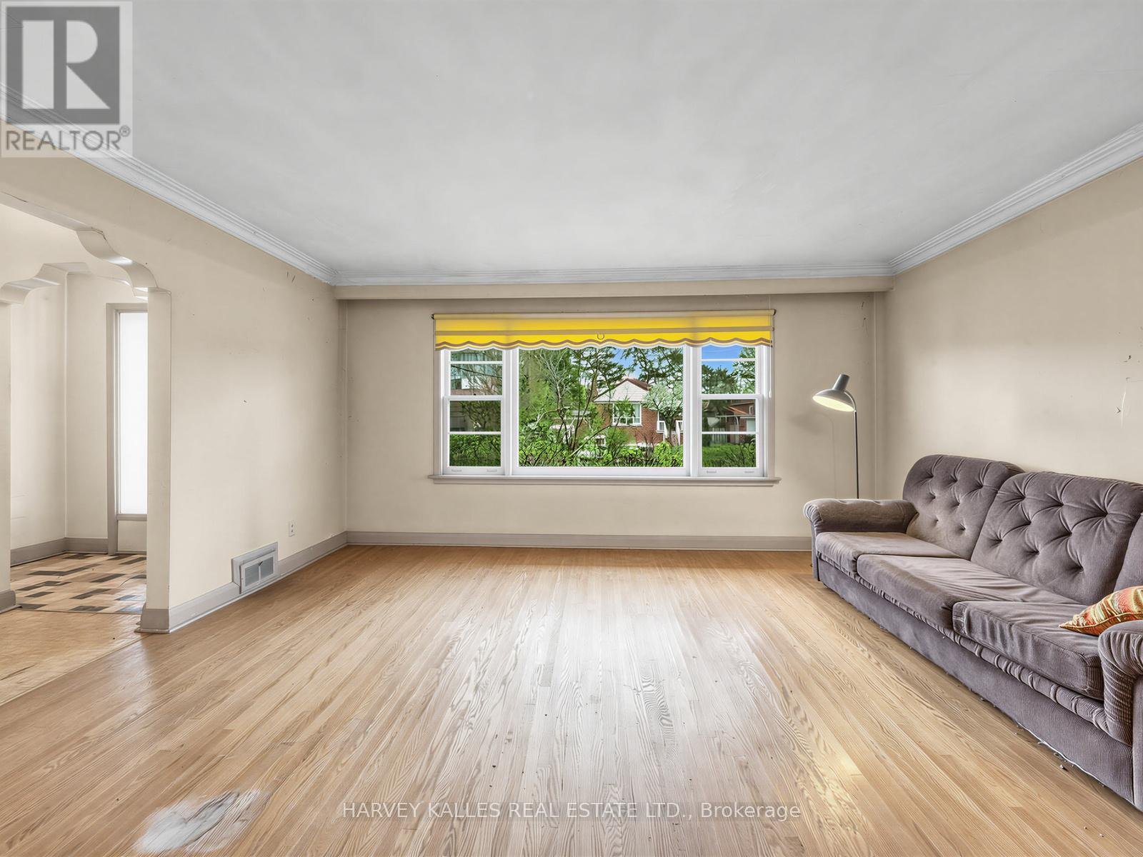 12 INVERMAY AVENUE