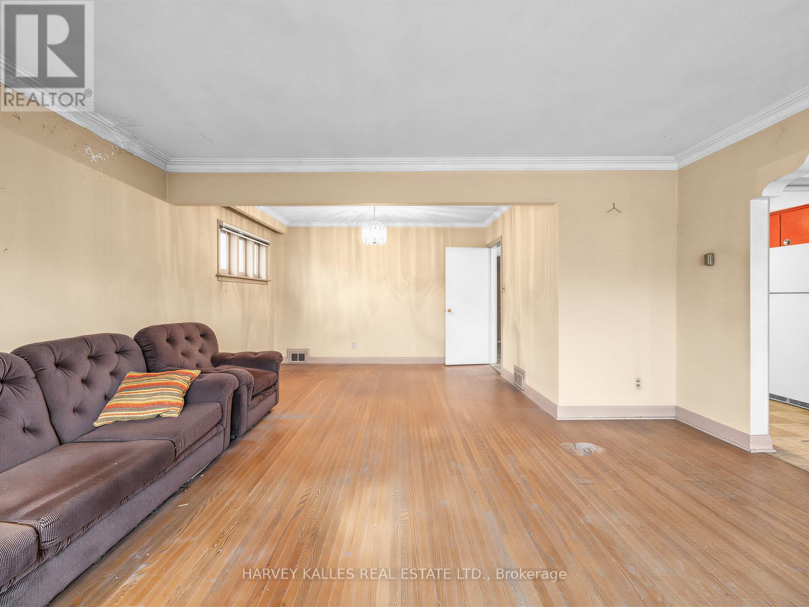 12 INVERMAY AVENUE