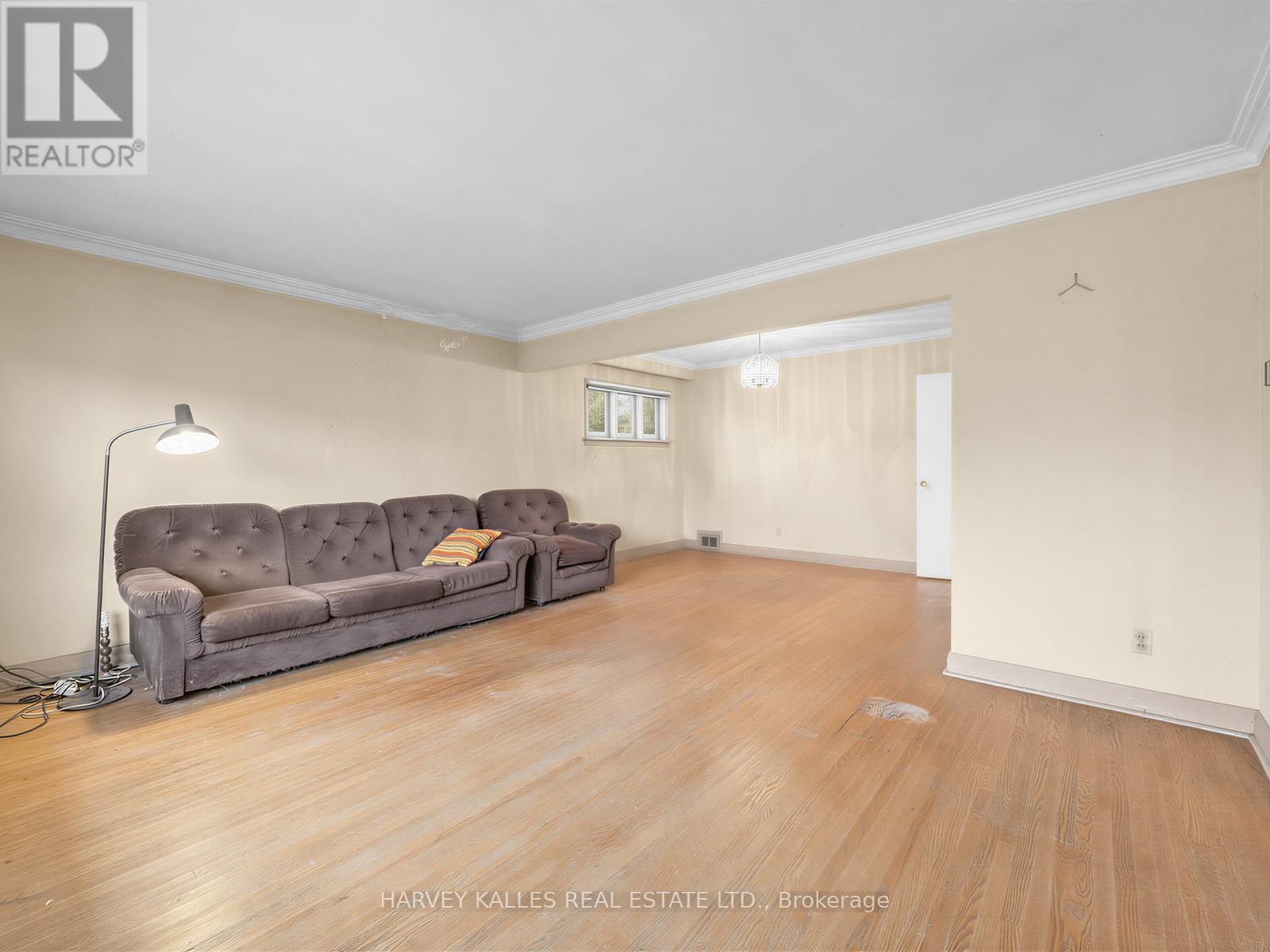 12 INVERMAY AVENUE