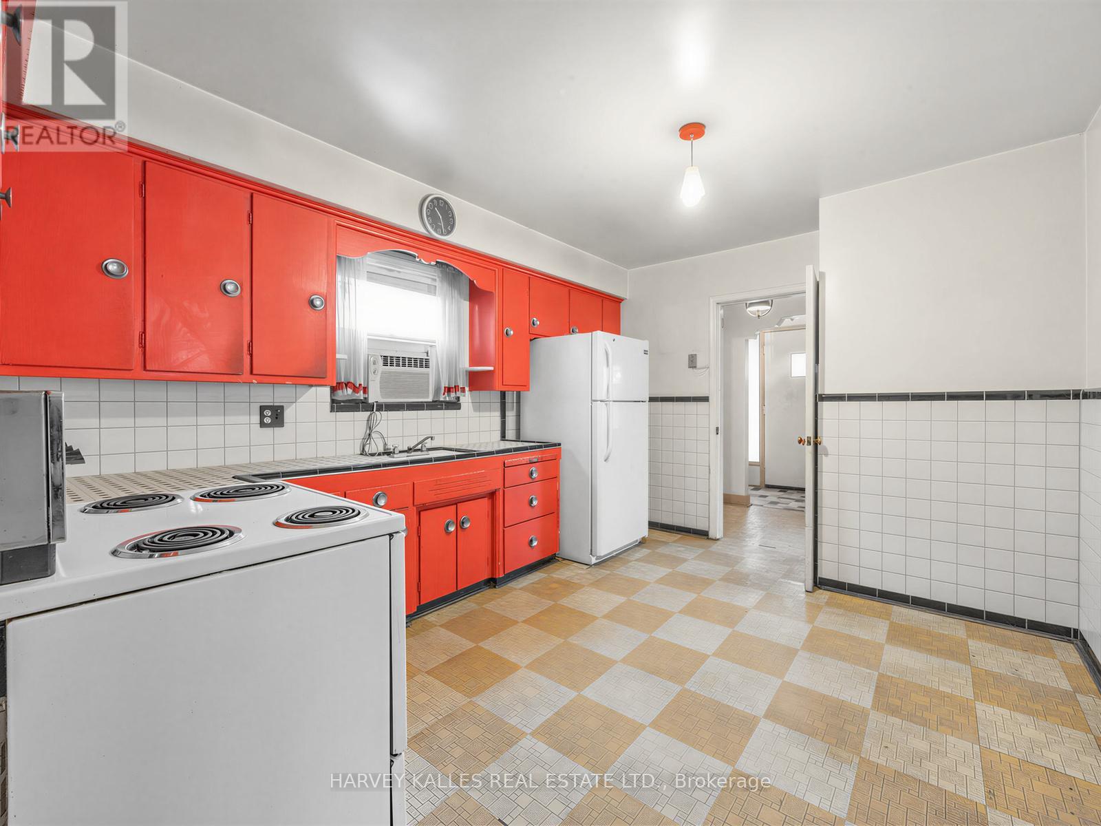 12 INVERMAY AVENUE