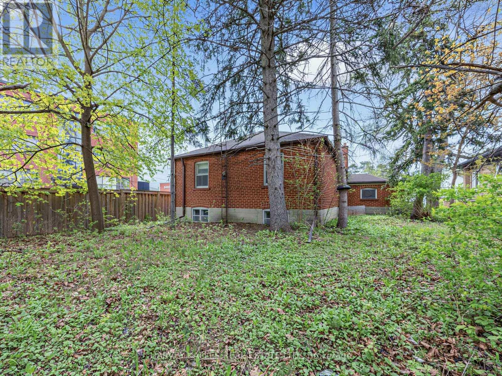 12 INVERMAY AVENUE