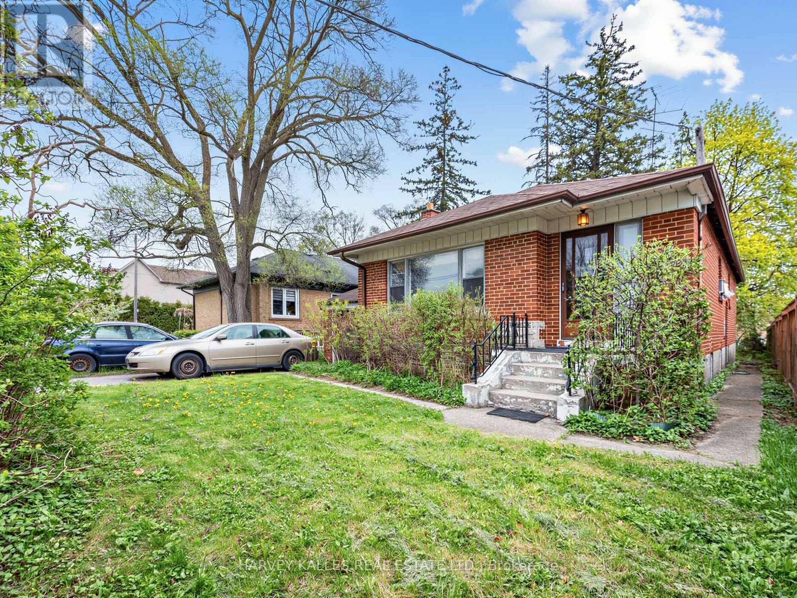12 INVERMAY AVENUE