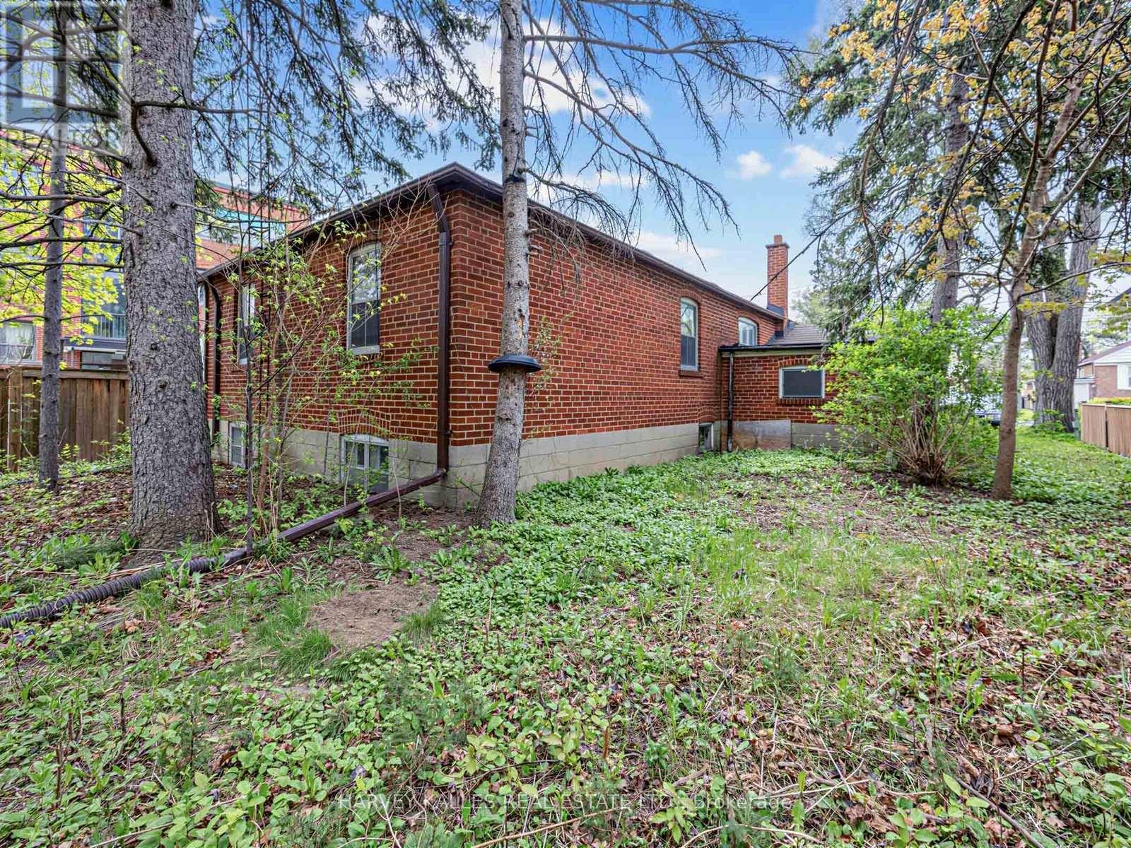12 INVERMAY AVENUE