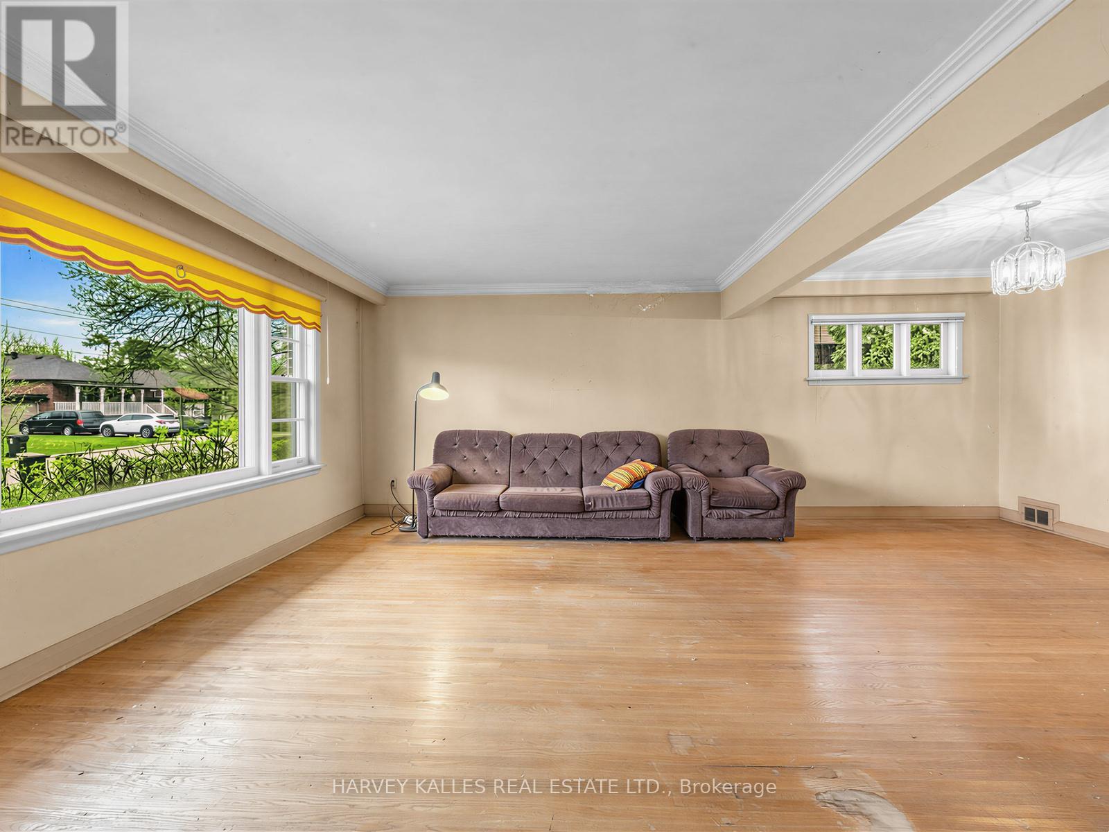 12 INVERMAY AVENUE