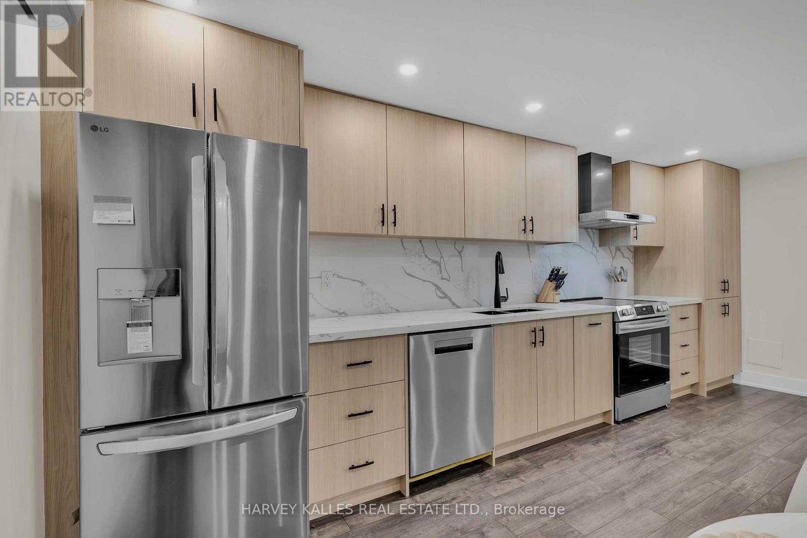 3 - 692 RICHMOND STREET W