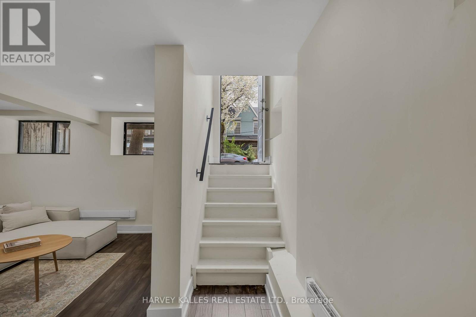3 - 692 RICHMOND STREET W
