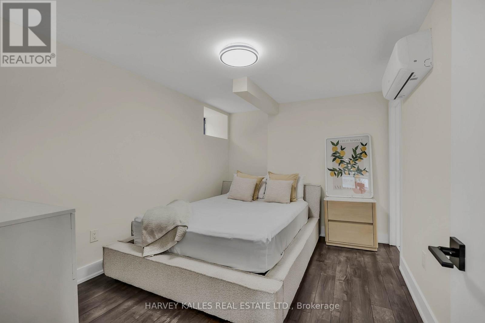3 - 692 RICHMOND STREET W
