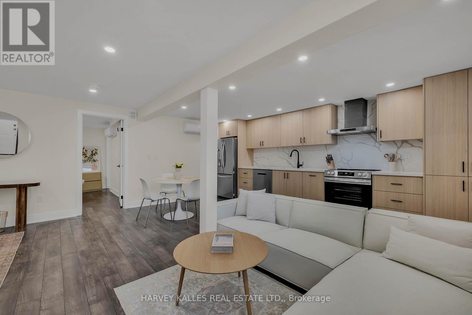 3 - 692 RICHMOND STREET W