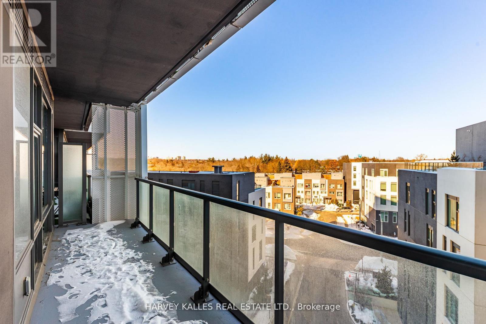 708 - 25 ADRA GRADO WAY W