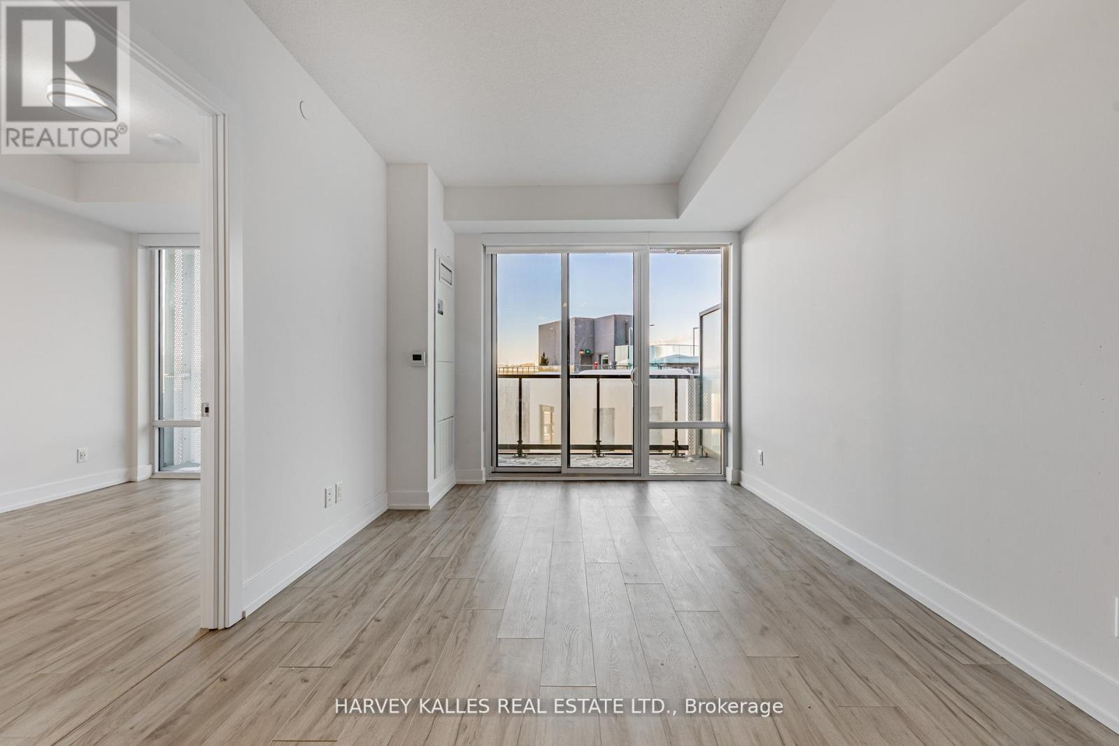 708 - 25 ADRA GRADO WAY W