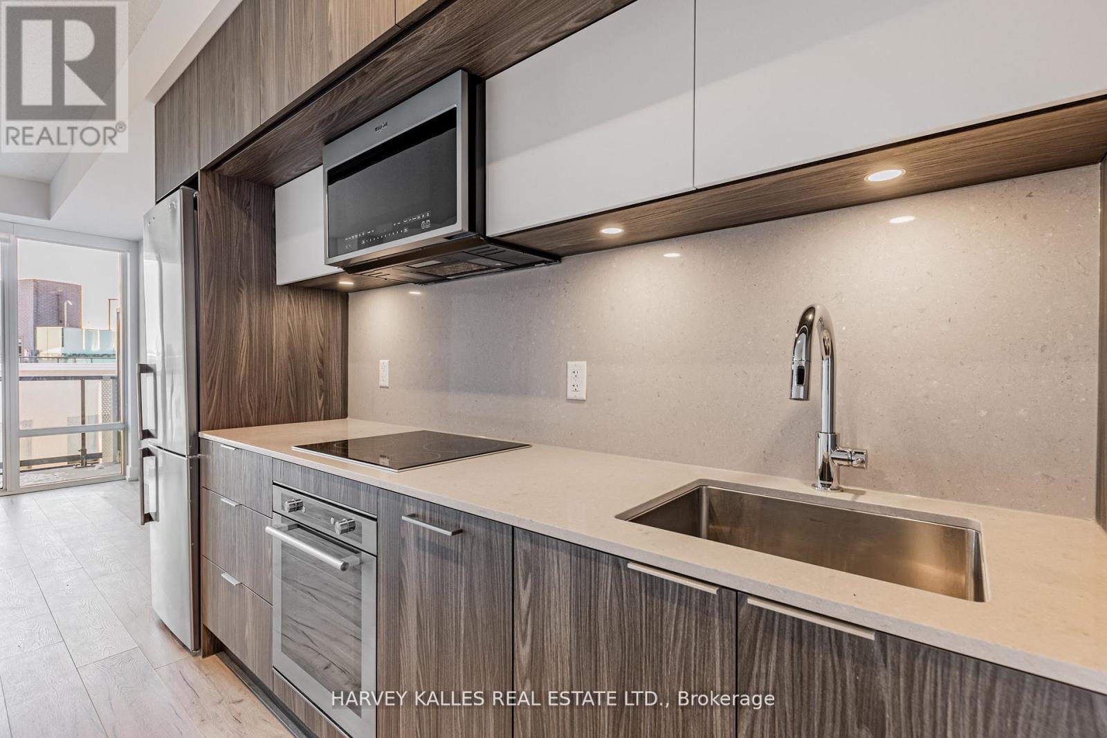 708 - 25 ADRA GRADO WAY W