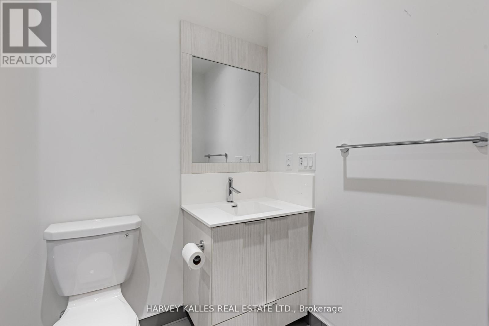 708 - 25 ADRA GRADO WAY W