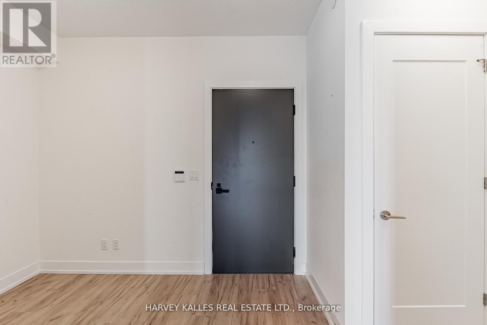 708 - 25 ADRA GRADO WAY W