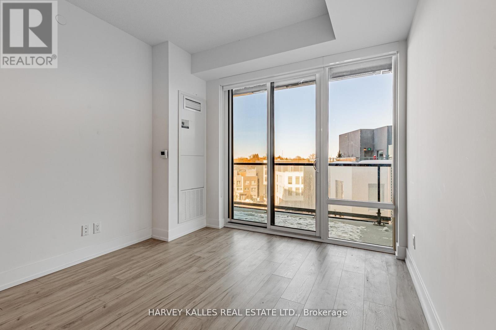 708 - 25 ADRA GRADO WAY W