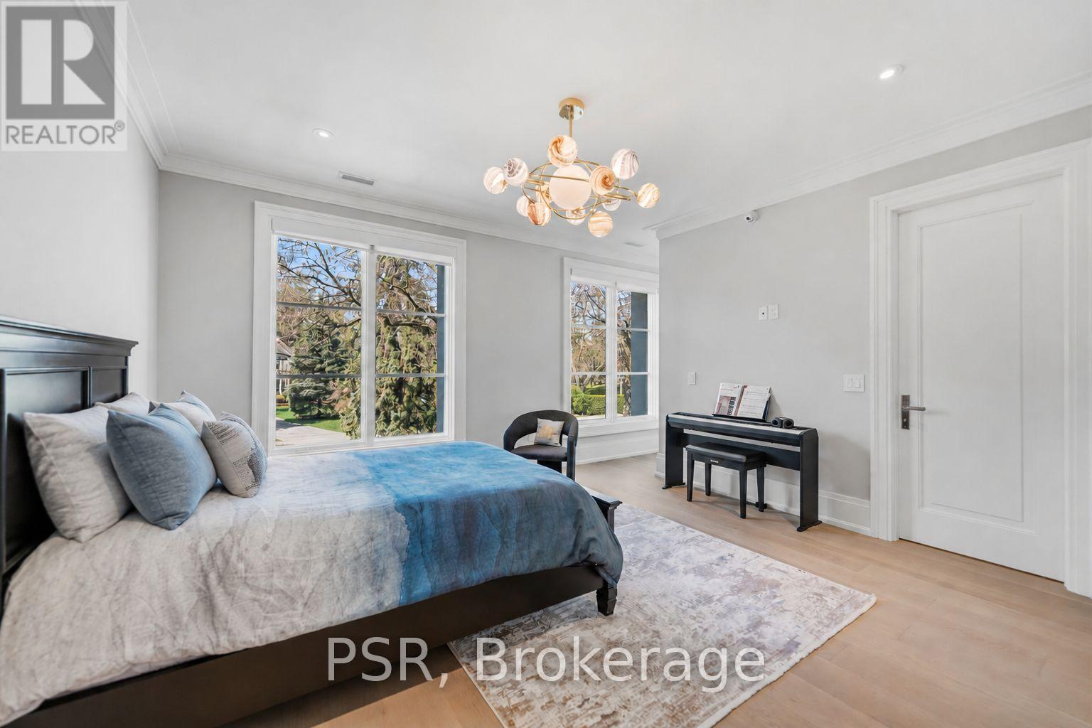 117 YONGE BOULEVARD