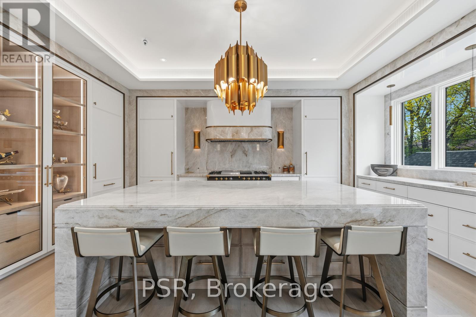 117 YONGE BOULEVARD
