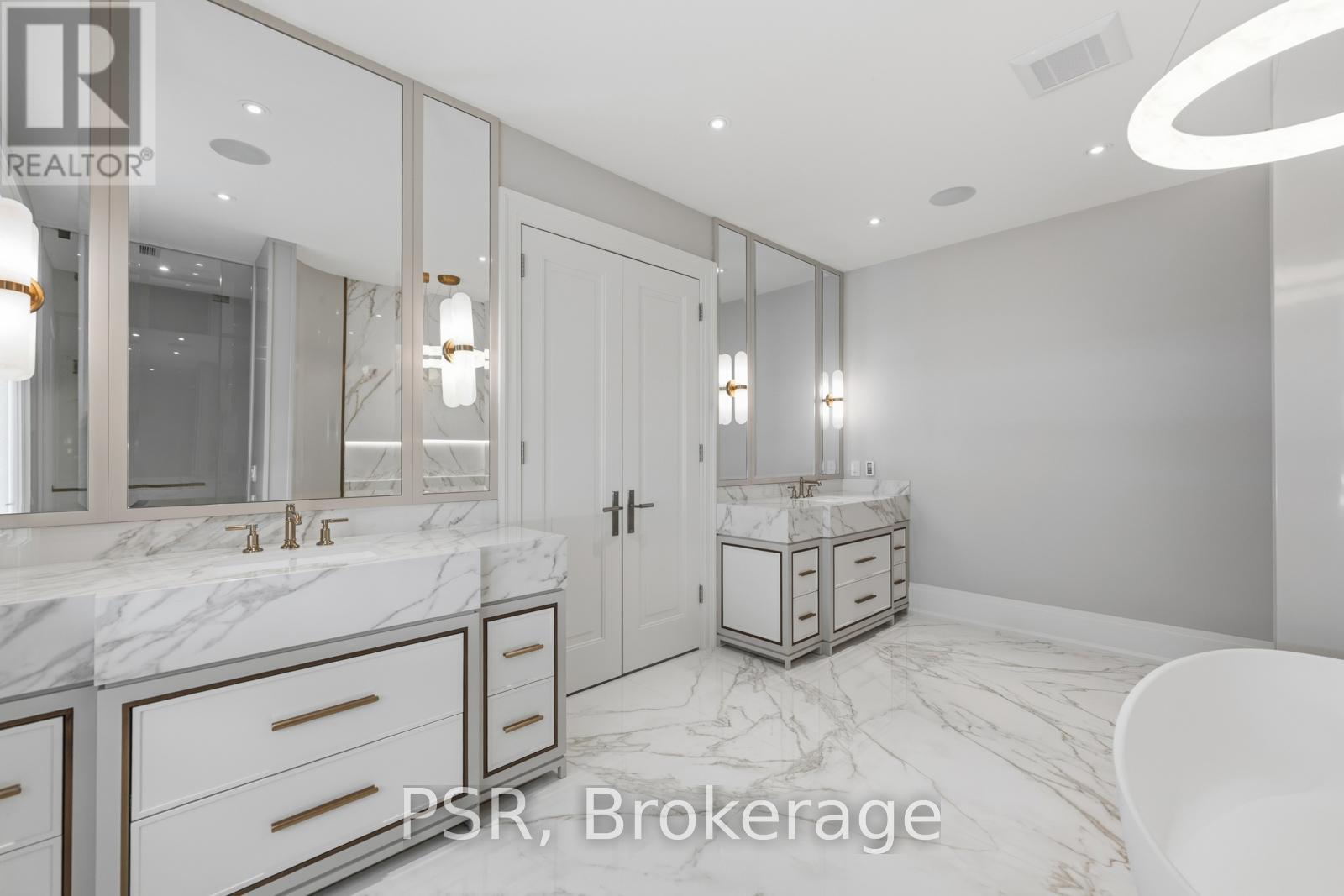 117 YONGE BOULEVARD