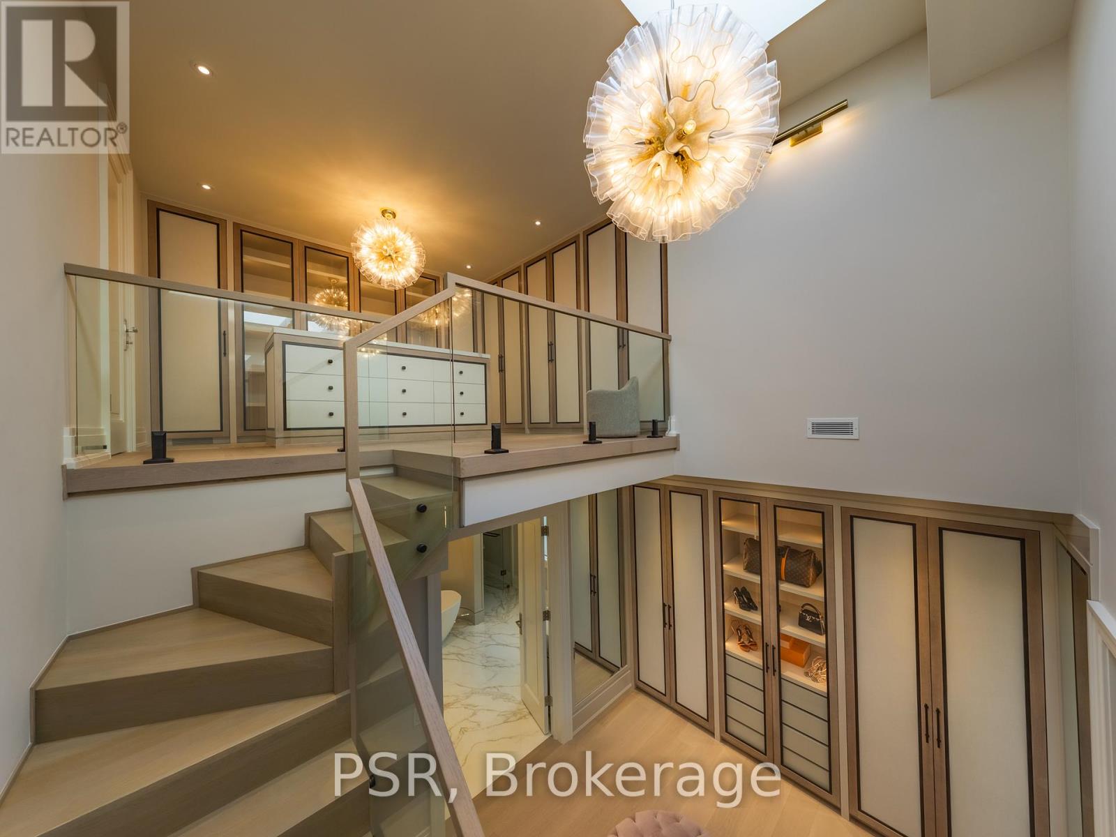117 YONGE BOULEVARD