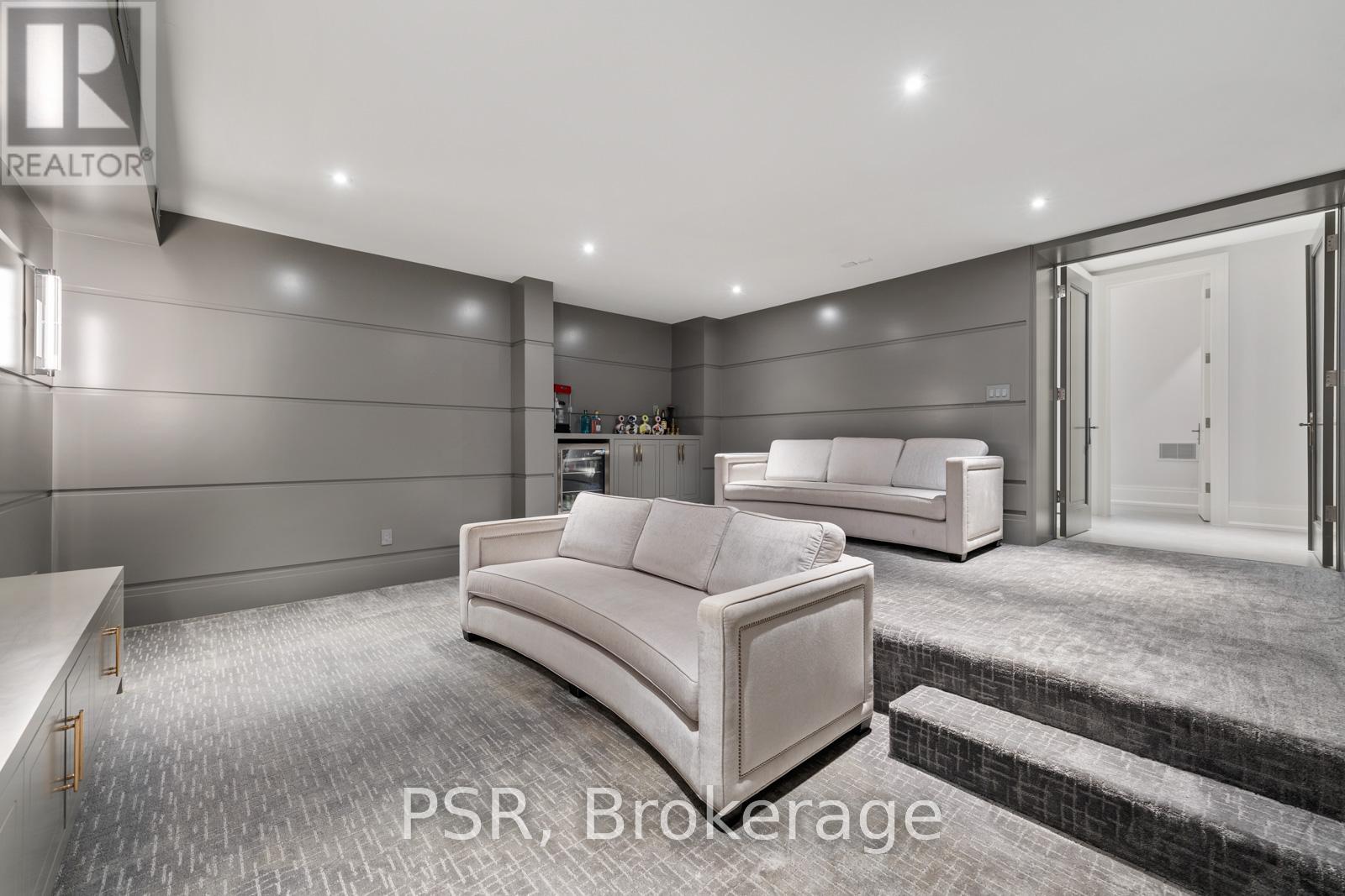 117 YONGE BOULEVARD