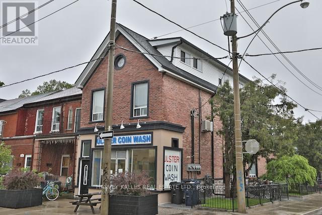 3 - 202 LIPPINCOT STREET