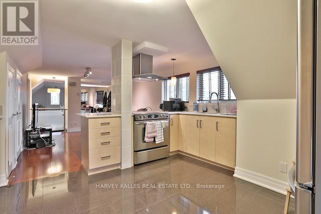 3 - 202 LIPPINCOT STREET