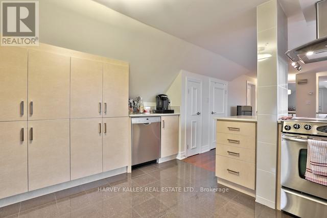 3 - 202 LIPPINCOT STREET