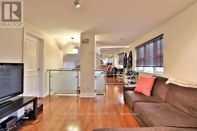 3 - 202 LIPPINCOT STREET